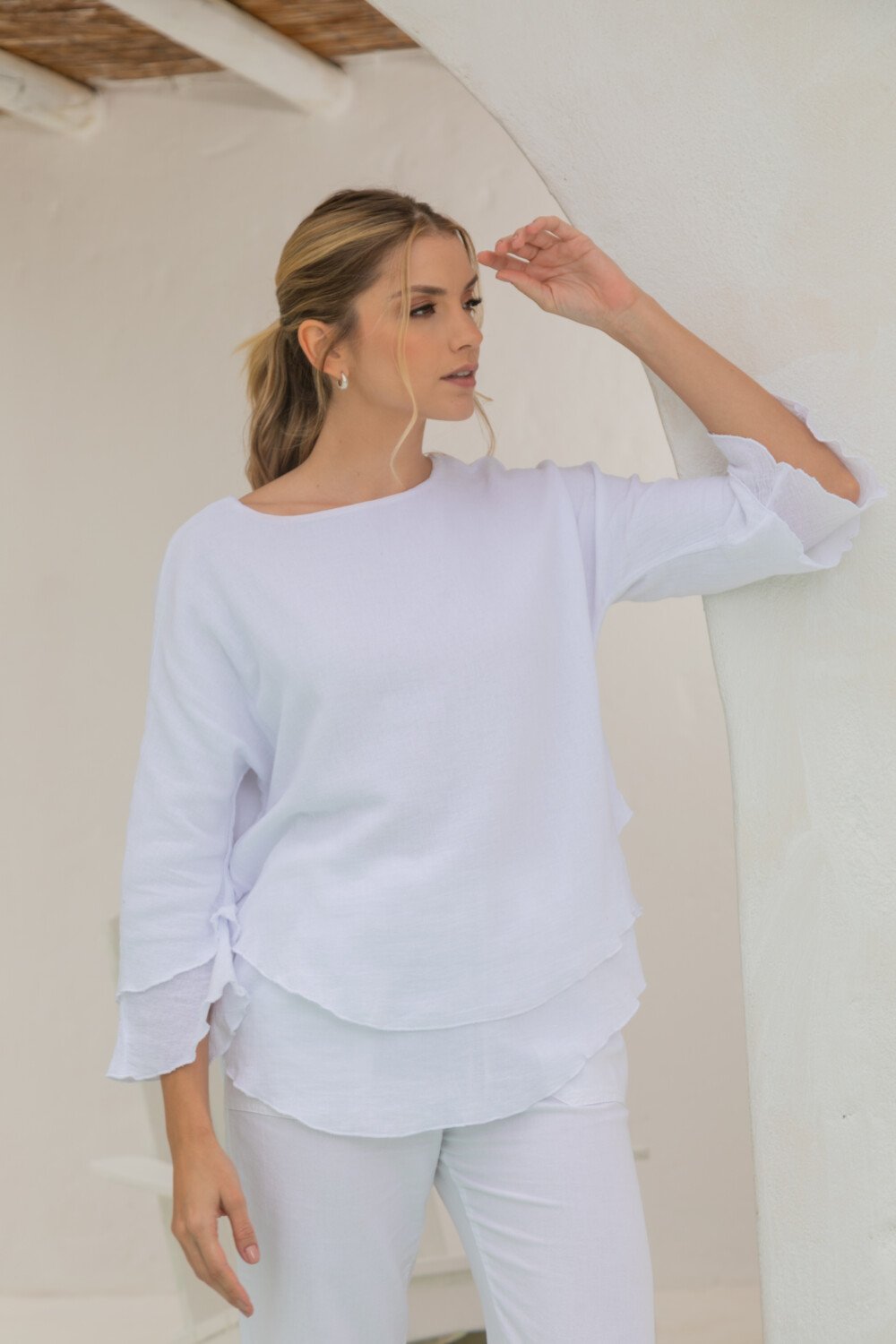 Women wearing Shirt REF DT-30 and Capri Pant REF P-505