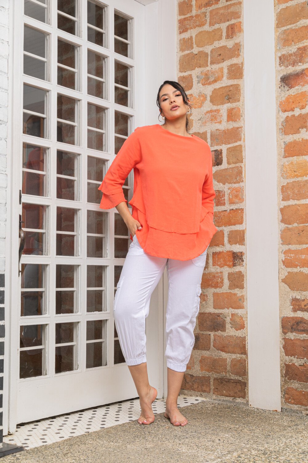 Woman wearing Shirt REF DT-30 and Capri Pant REF P-503