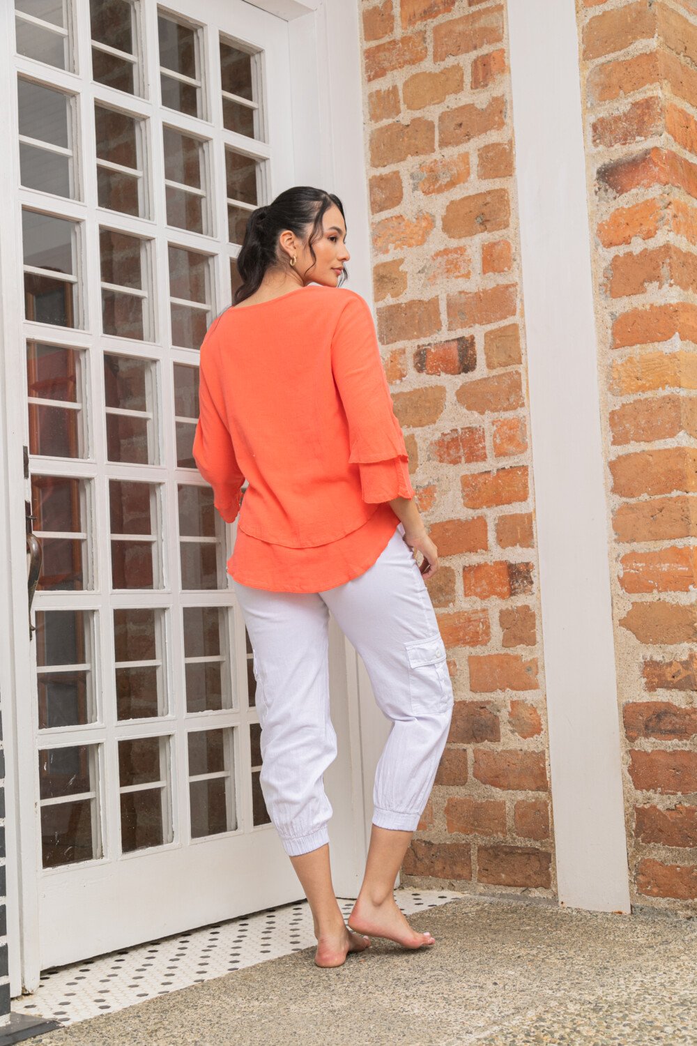 Woman wearing Shirt REF DT-30 and Capri Pant REF P-503